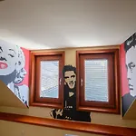 Apartament Hr Apartmanhaz