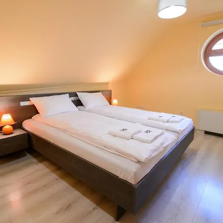 Appartement Hr Apartmanhaz Eger