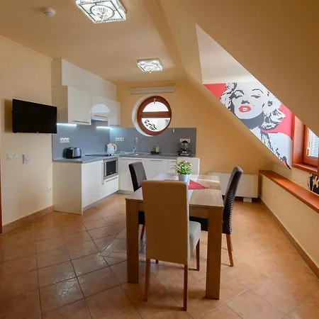 Appartement Hr Apartmanhaz *