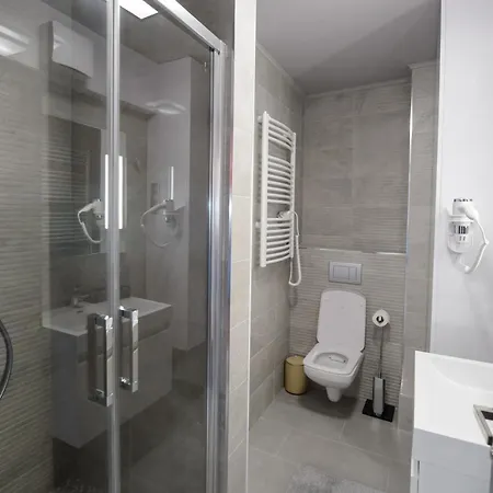 Hr Apartmanhaz *