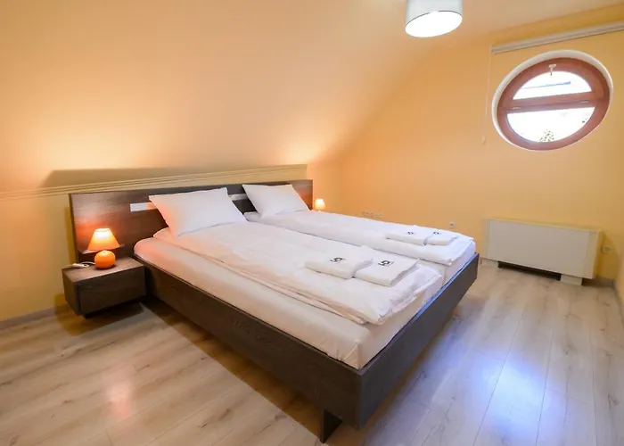 Apartament Hr Apartmanhaz Eger