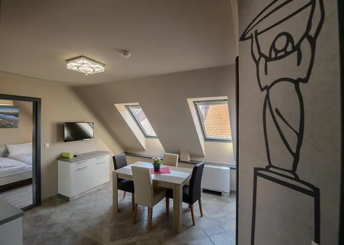 Apartament Hr Apartmanhaz *