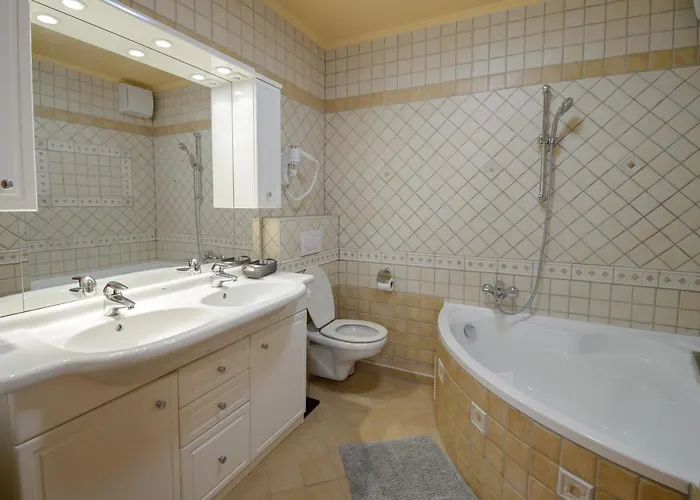 Hr Apartmanhaz Apartament Eger